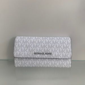 Micheal Kors Jet Set Trifold Wallet